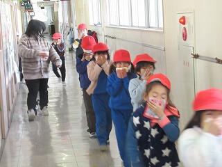 ハンカチを使って